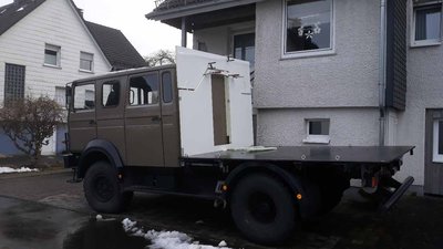 &quot;Anprobe&quot; der vorderen Kabinenwand/Durchgang