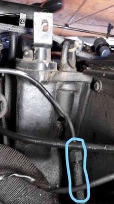 InkedMotor_Undicht_03_2.jpg (39.68 KiB) 4036 mal betrachtet Blick von rechts auf den hinteren Motorteil