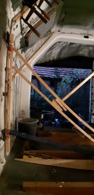 20201018_182258.jpg (138.54 KiB) 7975 mal betrachtet Eine spezielle südostasiatische Leisten-Klötzer-Gewichte-Klemmtechnik kommt beim einkleben zum Einsatz.