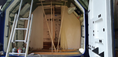 20201025_130750.jpg (122.04 KiB) 7975 mal betrachtet Auch das Querschott zwischen Schlafraum und Klo/Küche wird aus Lisocore gebaut.