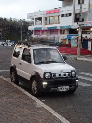 Dies ist der beliebte Chok. Ein chinesischer Stadtflitzer. 100km Reichweite, 60km/h Höchstgeschwindigkeit. Preis liegt bei knapp 8000 US$