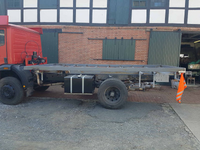 Zwischenrahmen 21_09_04_003.jpg (2.04 MiB) 2271 mal betrachtet LKW mit Zwischenrahmen und unteren Rahmen der Box