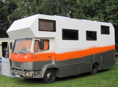Am Ufer der Elbe in Magdeburg: Ein Mobil mit großzügigem Platzangebot bei vertretbarem Anschaffungspreis.