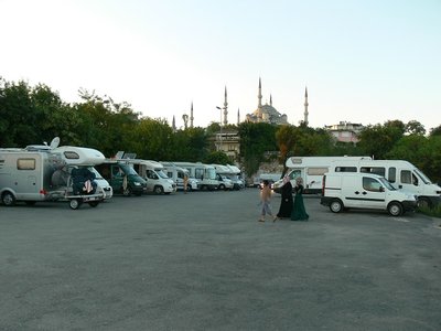 Unser Stellplatz in Istanbul an einem kleinen Fischerhafen. <br />Die Blaue Moschee im Blick und bis zur Innenstadt sind es keine 15 Minuten <br />zu laufen.<br />.