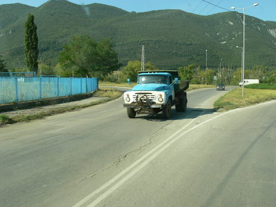 Ein ZIL 130, wie er im Osten noch oft herumfährt.<br />.