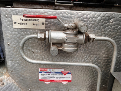 5F5A3C64-5197-48A6-B35A-366D9CEAA740.jpeg (964.9 KiB) 12110 mal betrachtet Druckluft Pumpe Fahrerhaus