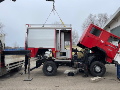 &quot;Scheidung&quot; vom Feuerwehraufbau, langes Fahrerhaus