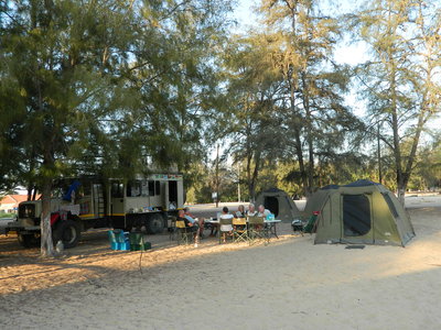 14 Strandcamp im Stadtpark Lobito.JPG