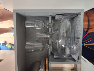 IMG_20250724_095355850_HDR.jpg (1022.35 KiB) 3211 mal betrachtet Dekanter, natürlich aus Echtglas. Wie die dazugehörigen Weingläser