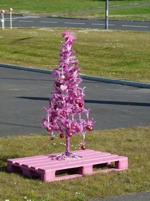 weihnachtsbaum pink maeru.jpg