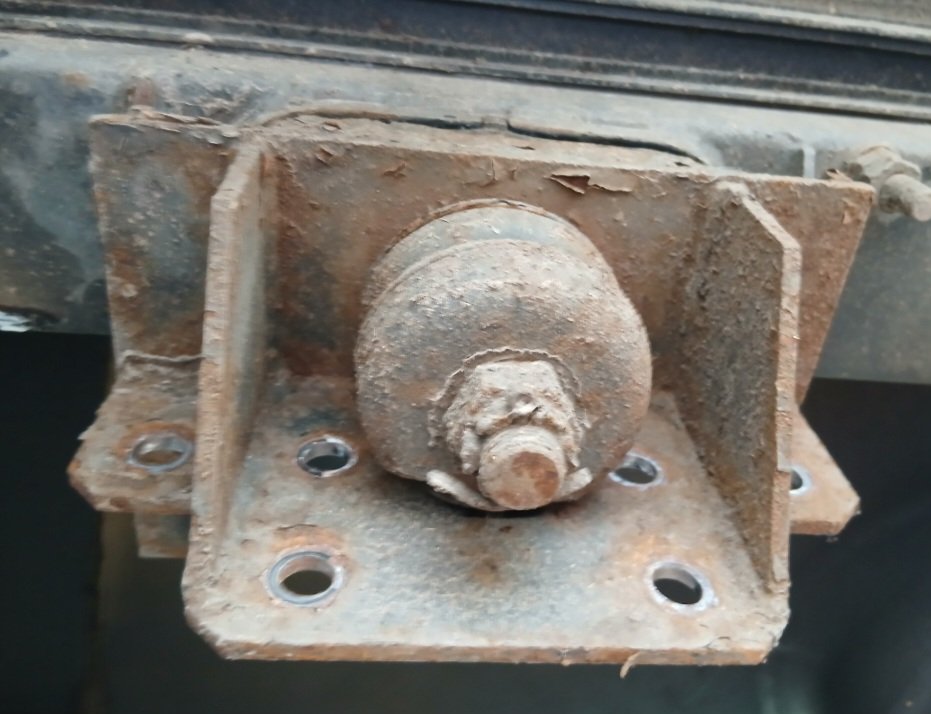 Gummipuffer/Aufbaulagerung von Magirus