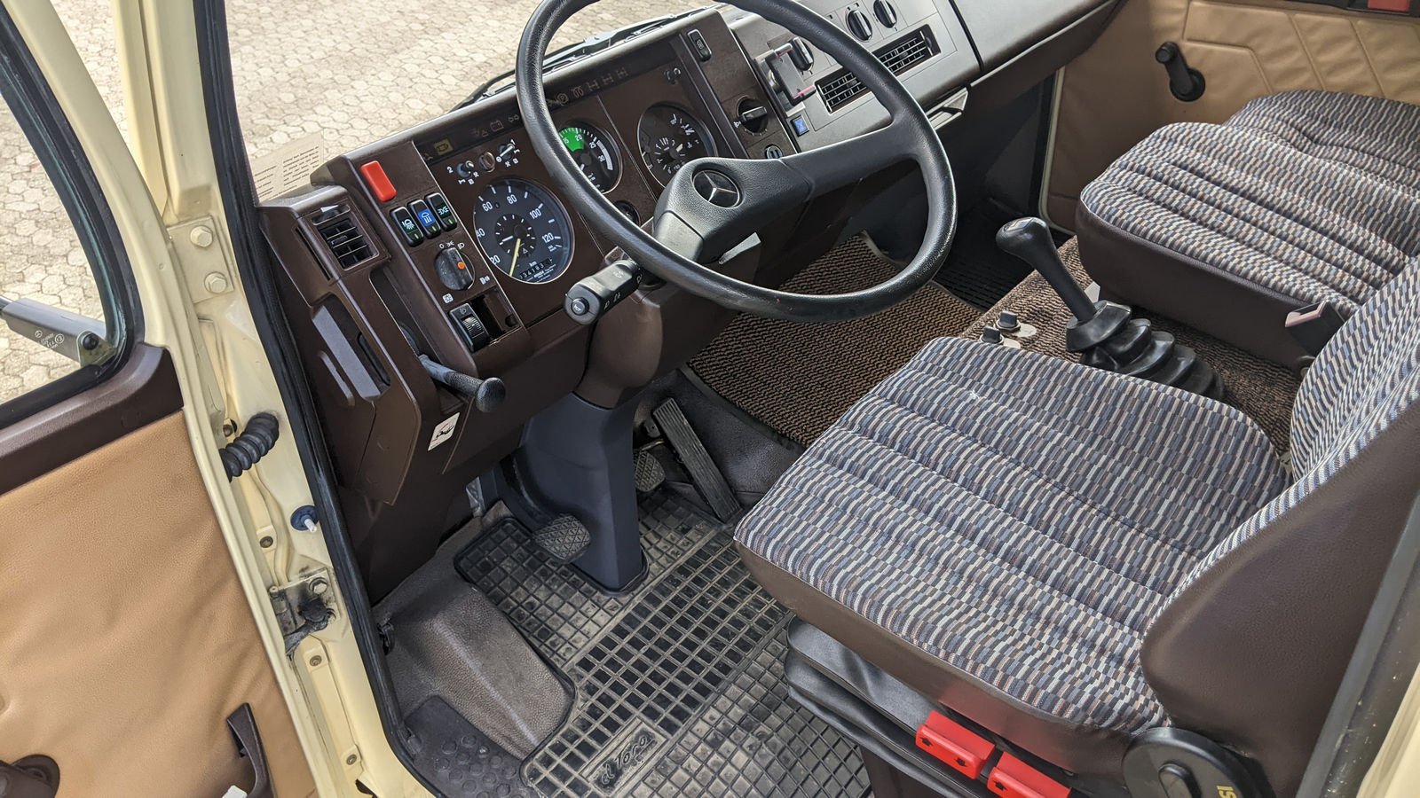 18 - MB917_Innenraum_rs.jpg
