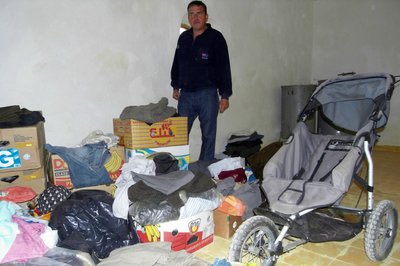 Den Kinderwaagen haben wir in Thomas seine Kleiderkammer gelassen . Er wird ihn an einer Familie mit Behindertem Kind abgeben .
