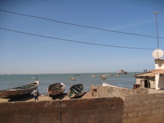 Barra Mündung Gamiba Fähre nach Banjul.jpg