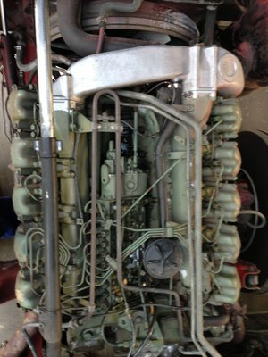 Motor von oben, das was man als Öl vermuten könnte ist Diesel...