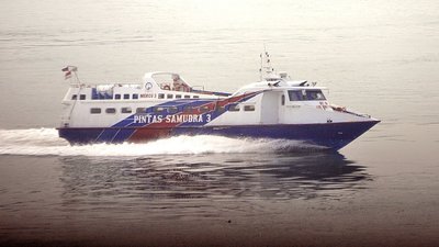 Mit einem solchen Schiff nach Singapur einzureisen wäre <br />natürlich toll gewesen...