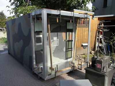 Rahmen mit Boden und Decke eingeklebt