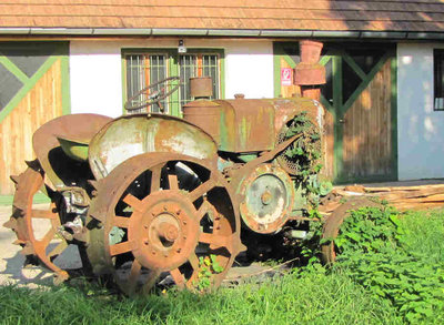 21.jpg (64.97 KiB) 1708 mal betrachtet Das Modell dieses Gefährts zu spezifizieren, dürfte selbst Experten schwer fallen :-(