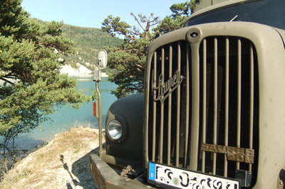 Am Lac de Castillon kann man prima stehen, leider nicht alleine.