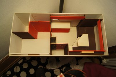 Grundriss<br />Kabine innen 5,0m mal 2,35 m Stehhöhe 1,95m<br />Hinten U- Sitzgruppe<br />Mitte Klo 1m mal 0,7m, Refleks Ölofen, Küche<br />Vorne Etagenbett (unten 2m mal 1,2m, oben wegklappbar 2m mal 0,9m) Duschraum 1,1m mal 0,7 m, Kleiderschrank