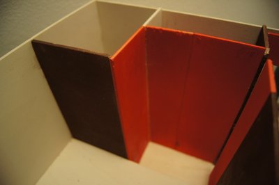 Vorne rechts<br />Hier kommt an die Außenwand ein 2 flügeliger Kleiderschrank, mit einer integrierten Waschmaschine.  In der Ecke ist die Dusche mit einem Waschbecken. Im Unterschrank des Waschbeckens sind Pumpen und Kohlefilter für Wasser verbaut