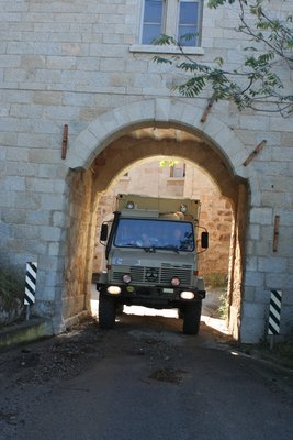 Hausdurchfahrt-Sardinien2013.jpg