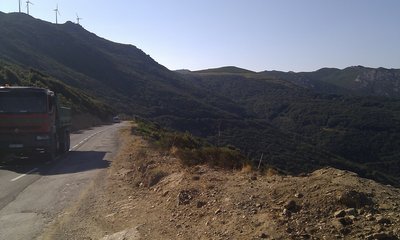 Straßenverhältnisse am Cap Corse. Standort direkt über Centurio in Blickrichtung Nonza.