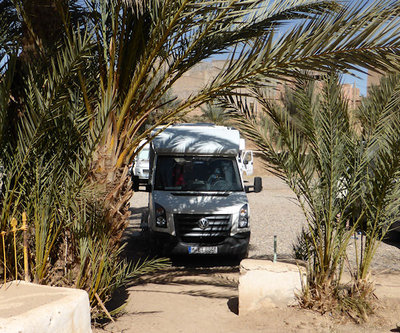 Mein Crafter in der Oase Palmerie in Agdz - bislang dem besten Platz auf der Reise.
