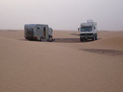 0463 Übernachtungsplatz in flachen Dünen.JPG