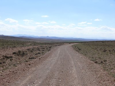 Und wieder weite Landschaften bis zum nächsten Gebirge