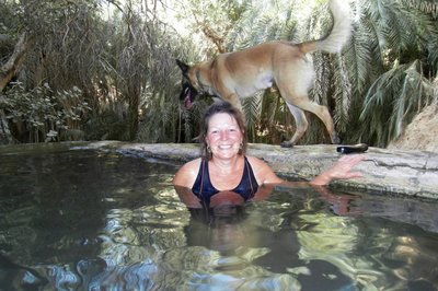 Ab 17°° waren die Mauris und Kinder alle weg , und der Pool der mit gutem Trinkwasser gespeist wurde gehörte uns allein .