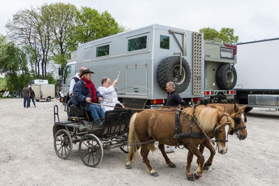 20114 mantoco Weltreise Abschied in Andechs Fahrzeugweihe.jpg