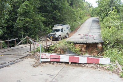 Die Strasse war weg und die Brücke auch nicht Ideal
