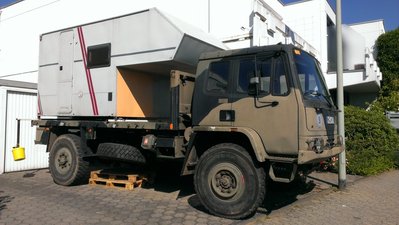 Hier noch etwas über den Parkplatz hinaus stehend