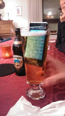 Handy im Bier.jpg