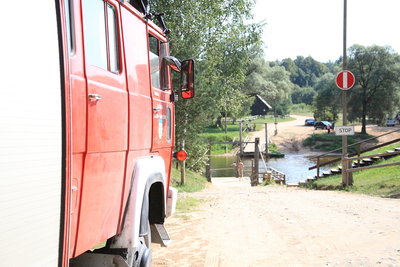 Gauja Nationalpark<br />sehnsüchtiger Blick - aber nein: heute wegen niedrigen Wasserstands nur bis 3t (sonst bis 6t)