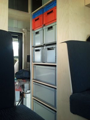 Schrank mit Euroboxen 3 (Large).jpg