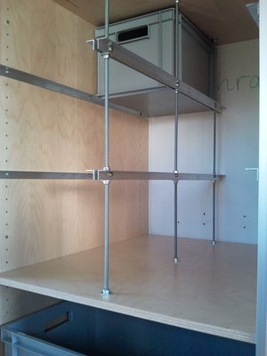 Schrank mit Schienen 3 (Large).jpg