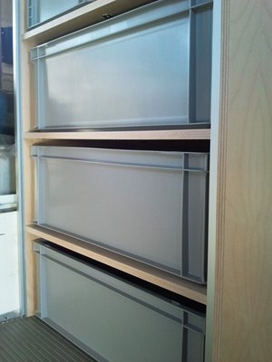 Schrank mit Euroboxen 2 (Large).jpg