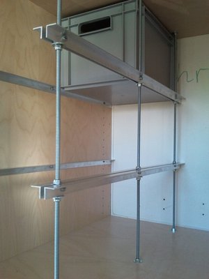 Schrank mit Schienen 2 (Large).jpg