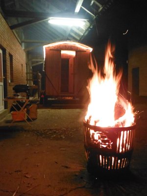 erstes Anheizen des 4X4 Feuerkorbes.jpg