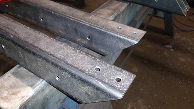 Löcher für die Befestigung des Containerrahmens