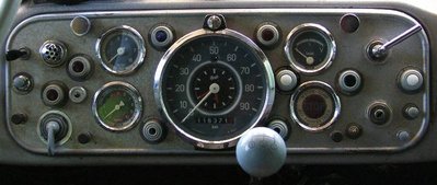 Armaturenbrett Mercur 150D10.jpg