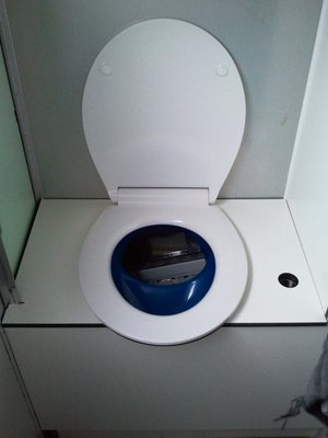 Klo Deckel auf 2.jpg