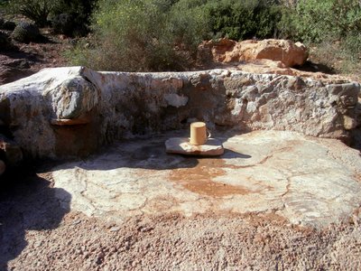 Brunnen mit guten klaren und kühlem Wasser zwischen Sidi Ifni und Guelmim .