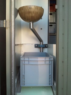 Klobox auf Schiene (Large).jpg