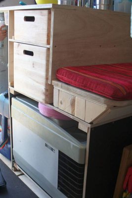 Bordkueche-und-Kuehlbox.jpg