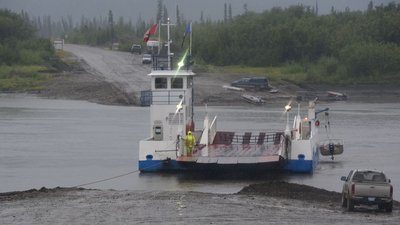 Fähre über den Peel River