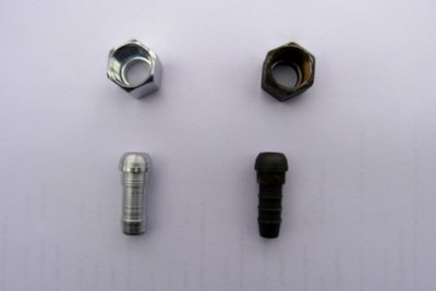 Links der Niederdrucknippel ( neu ) rechts der alte orginal MB Einschlagdorn für TEC 11 X 1,5
