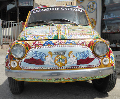 Fiat500a.jpg (216.79 KiB) 7952 mal betrachtet Fiat 500 als Werbeträger für einen Keramik-Laden in Selinute